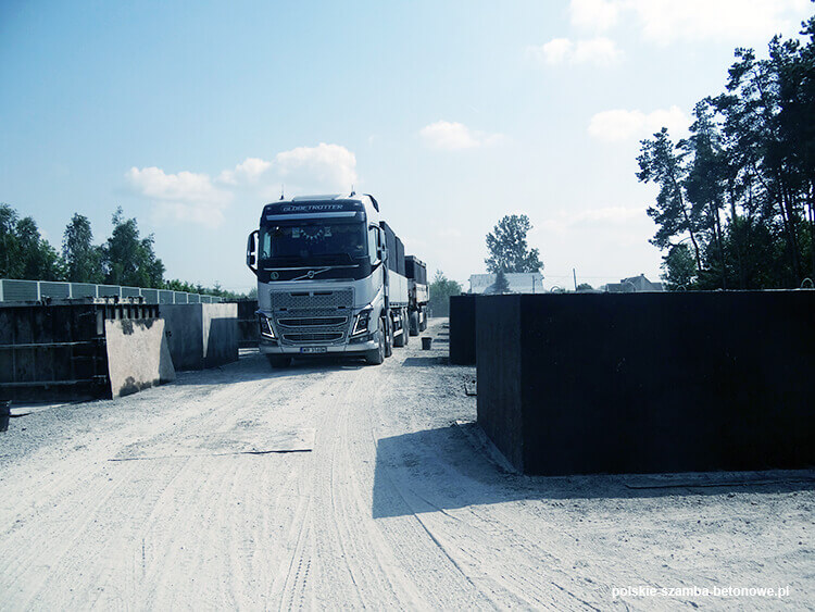 Transport szamb betonowych  w Sierpcu